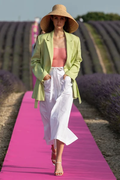 Look 3